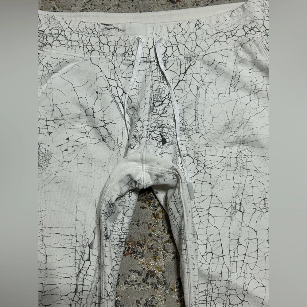 LULULEMON thick jogger pants size 14 white marbled